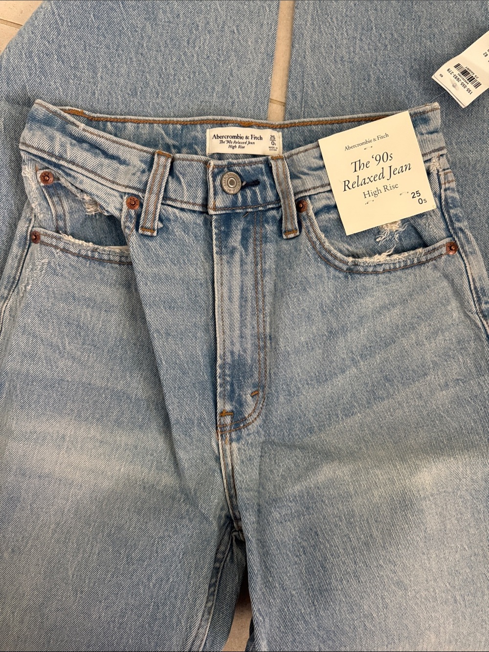 Abercrombie 90’s Relaxed Jean High Rise - Picture 4 of 5